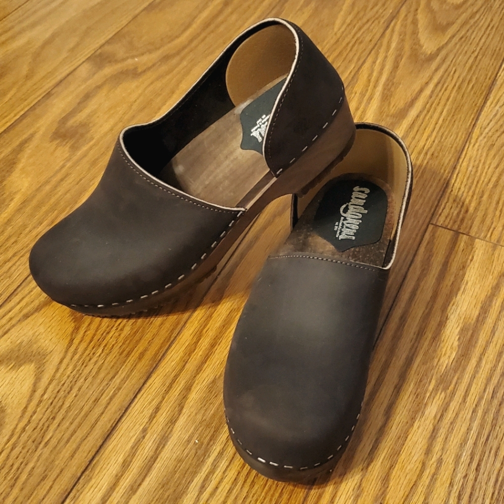 Brown Sandgrens Brett Clogs